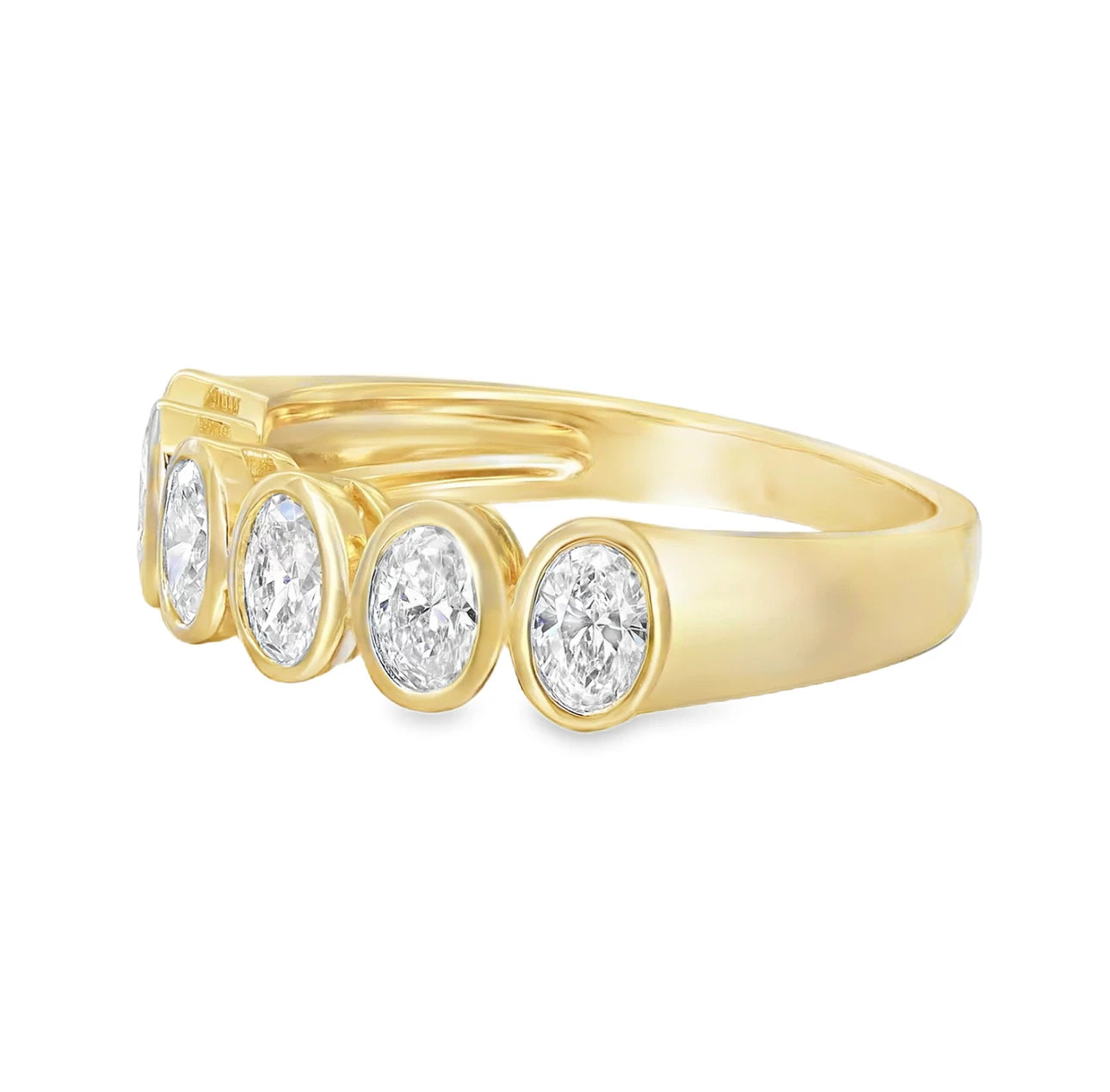 18K Oval Shaped Bezel Set Diamond Ring